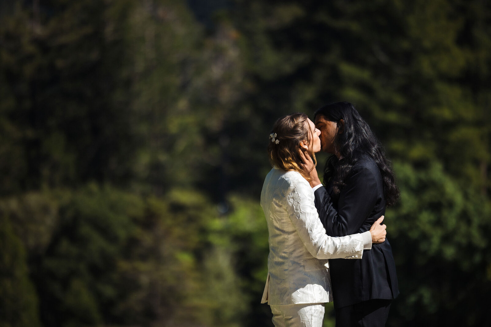 The kiss, with the forest behind